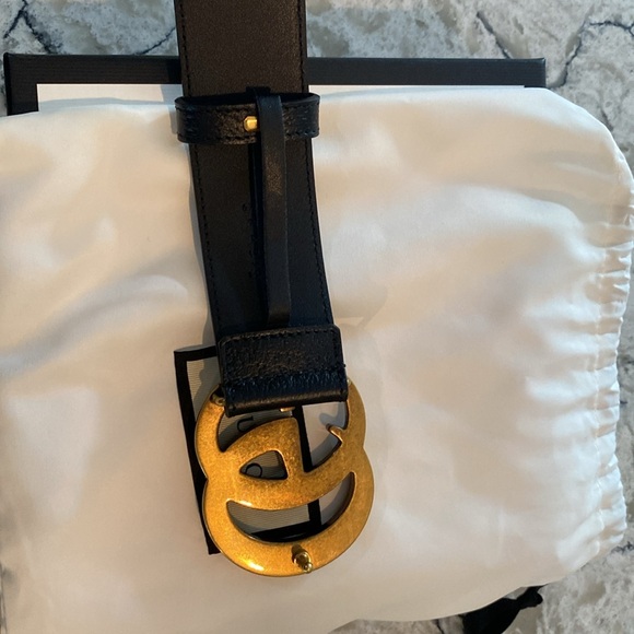 Black and Gold men’s gucci belt - Picture 2 of 2